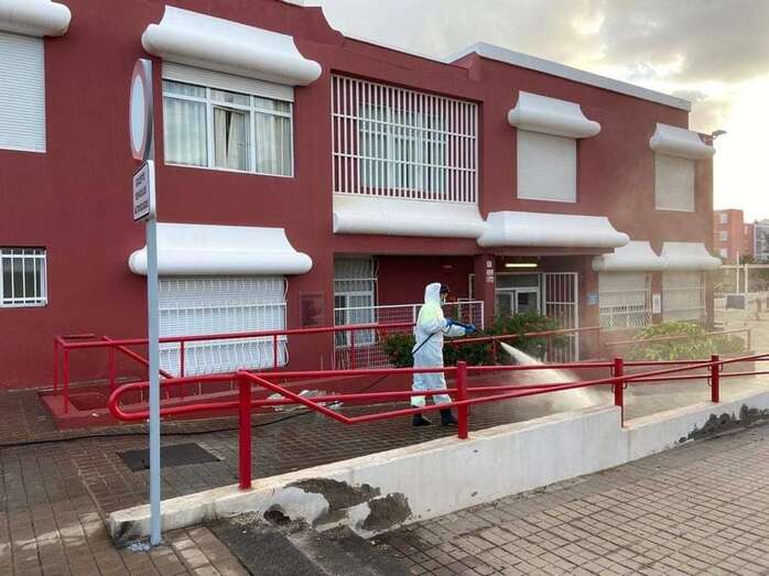 Labores de desinfección en el CS de Las Remudas (Foto TA)